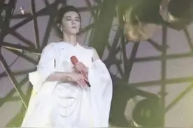 粉丝奉他为神，网友称他为法师：一首《大地》揭开华晨宇的实力！图片