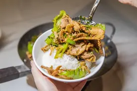 年轻人越来越追捧的下饭菜，为什么是费大厨辣椒炒肉？图片