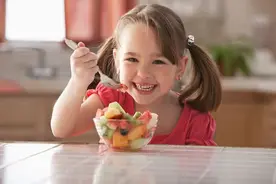 这些水果的籽或者核不能给孩子吃，小心中毒图片