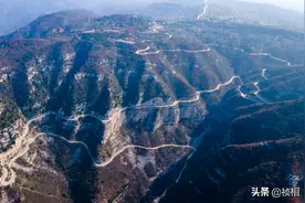 壮观！航拍河南焦作双层盘山公路 像巨龙盘绕在太行山巅很是震撼图片