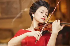 37岁在春晚“唱哭”全国，46岁二登2023春晚，昙花一现的他凭什么图片