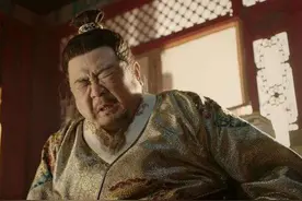 这位肥胖皇帝体重达500斤，屡次坐塌龙椅，宠爱妃子需要他人帮助图片