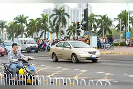 我国不收高速费省份，油价比别省贵1元，收与不收哪个更划算？图片