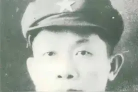 冯白驹功勋赫赫，为何没授衔？并非转到地方工作”那么简单图片