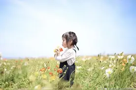 有个会拍照的妈妈，孩子与花的合照每张都超！好！看图片