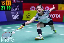 羽毛球专家把脉：从专业角度来说，握拍只有正反手的不同图片