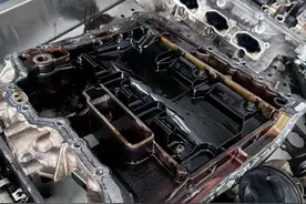 大爷当年花100多万买的奥迪Q7，现在只能卖10万，含泪翻新继续开图片