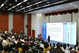 各地高校教师，每年工资收入情况图片