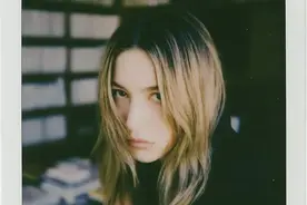 乔布斯23岁千金成签约模特，富家女才貌俱佳，爱过卡戴珊家男闺蜜图片