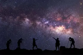 为什么我们现在很难看到银河了？百年后，人类或将看不见一颗星星图片