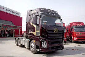 102cm超宽卧铺，喊一声就能开空调，深度评测解放J6V牵引车图片