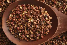 男性睡前把花椒放进肚脐，一段时间后，身体或出现4个变化图片