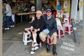 具俊晔回韩国吃路边摊，与汪小菲形成鲜明对比，大S复出身价暴跌图片