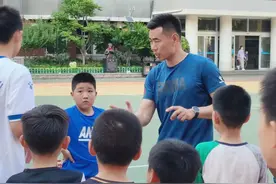 少年中国 | 培育无数山东名将的校园，竟还没一块足球场大图片