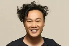 谣言！陈奕迅直播自爆卡里只剩三千万，疫情没收入很焦虑图片