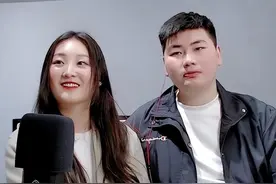 大衣哥跨省跑商演，一首八万块，新儿媳忙消费，前儿媳遭讽刺图片