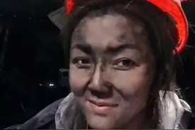 “女中豪杰”隋金荣：开重卡带娃拉煤，11年终还清前夫欠的50万债图片