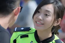 闫妮女儿独挑大梁，和52岁母亲“打擂台”，高亚麟能否跟着吃红利图片