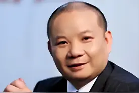 重庆首富郭家富，豪掷6000万给员工买江景房，破产后却靠众筹治病图片