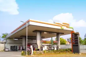 缅北腊戌，1升汽油价格超2500缅币！商家难、司机难，大家都难图片