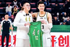 他是国家一级运动员，颜值与身材兼备，如今却变成面瘫图片