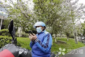 边送外卖边出诗集！苏州这个外卖员因为写诗火了图片