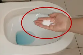 快在厕所丢一把食盐，作用真神奇，一年能省几千块，聪明人都在用图片
