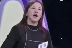 丈夫车祸住院，妻子在家中与初恋情人旧情复燃，丈夫该何去何从图片