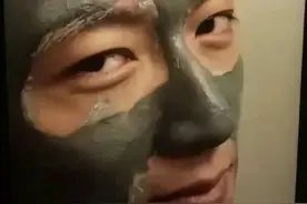 复合快十年，王菲谢霆锋终于秀恩爱，一起敷面膜男方眼神宠溺图片