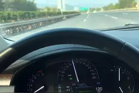 提新车时，别忘记从4S店拿走这6样东西，提车后，这两件事不要做图片