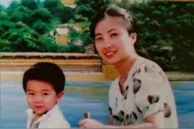 1991年男孩被拐后爸爸自杀，25年后妈妈发现：儿子是自己4年好友图片