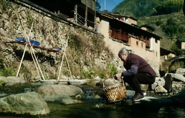 当网红旅行退潮	，年轻人开始寻找进入一座城的“隐秘入口”