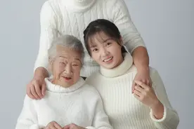 卖惨第一人黄琴，年迈奶奶沦为“工具人”频频翻车曝光真实人品图片