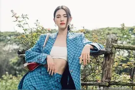 今秋火了一种颜色叫“伊比萨蓝”，洋气减龄还显白，黄黑皮也适合图片