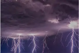 河南出现神秘“糙面云”，绿色天空看着让人害怕，或是灾难前兆？图片