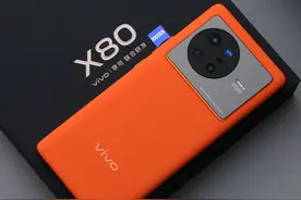 vivo X80评测：3699元起的西装暴徒图片