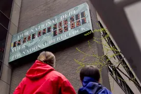 美国38个月印钞36万亿，伊朗用人民币替代美元后，美联储有紧迫感图片