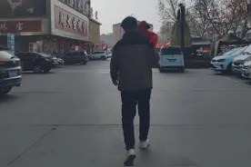 爸爸为改掉儿子打人毛病，上演教科书级爸爸带娃，结果出人意料图片