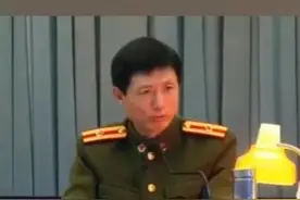 尊严只在剑锋之上，真理只在大炮射程之内。艾跃进老师精神永存！图片