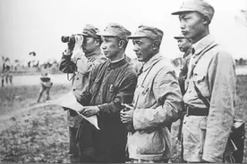 粟裕从没读过军校，却屡屡挫败黄埔优等生，直言：都是毛主席教的图片