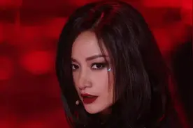 51岁瞿颖杀疯了！一双腿美了30年，勇敢追爱却情路坎坷，她和胡兵是多少人的意难平图片