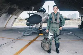 50架解放军战机绕台遭拦截？台女飞行员登上英媒：经常这么干图片