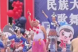 湖北恩施爸爸六一献舞火遍全网！网友评为“最拼的爸爸”，多半是为了女儿图片