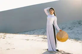 这个小县城，街上有很多性感越南妹子，当地人不用签证就能出国图片