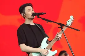 近半个月不敢发声，被批评“俗不可耐”，李荣浩真的“怂”了图片