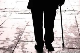 #健康中国行动2030# 73岁老人浑身疼痛3年了，终于在这里查清病因图片