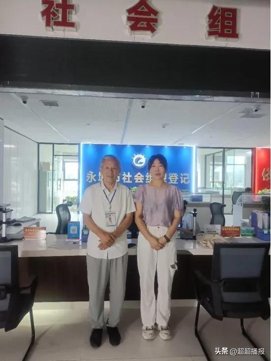 优质服务暖民心 鲜艳锦旗寄深情