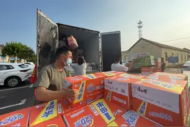 跨越六百余公里的“菏”力抗疫！菏泽籍音乐人祁隆的20万捐款和三车物资抵达抗疫一线图片