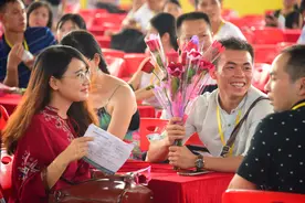 39岁女博士相亲要200万彩礼，提出不生娃，男方:我不收花瓶图片