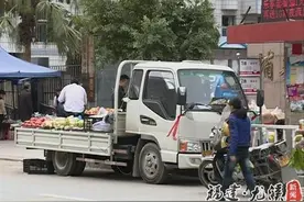 各个路口开车卖水果的能赚钱吗？图片